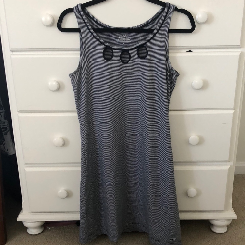 Vineyard Vines keyhole sheath dress